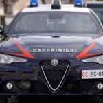 CARMIANO, TENTANO LA SPACCATA IN UN NEGOZIO DI ABBIGLIAMENTO PER BAMBINI: LADRI IN FUGA SENZA BOTTINO