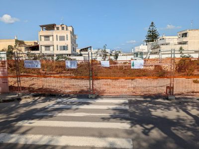 UNA SEDICENTE ‘RIQUALIFICAZIONE’ DELL’AREA CON PROGETTI SCRITERIATI VOLUTI DAL SINDACO PIPPI MELLONE  DIETRO L’ABBATTIMENTO DEI CIPRESSI DELLA SCUOLA DI NARDO’