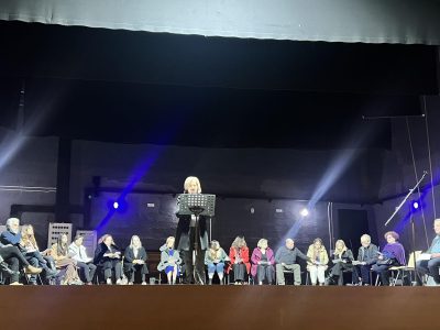 IVAN RAGANATO ‘PROF.’ SUL PALCOSCENICO DEL CAVALLINO BIANCO DI GALATINA HA CHIUSO IL CICLO DI INCONTRI Per_corsi d’arte a teatro CON UN SUGGESTIVO ONE MAN SHOW