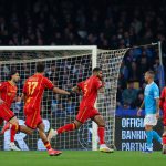 IL GOL DI SIEBERT IN APERTURA ILLUDE IL LECCE, DOMINANTE NEL PRIMO TEMPO, MA POI NEL SECONDO IL NAPOLI LA RIBALTA