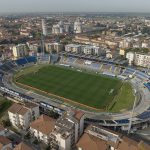 IL LECCE, PENDENTE COME LA TORRE, CERCA A PISA UN PO’ DI STABILITA’