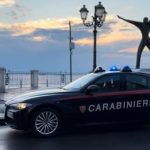 TARANTO, LA FOLLE CORSA IN MOTO FINISCE IN CASA (AI DOMICILIARI)