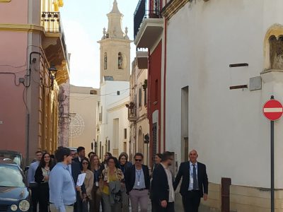 INDOVINA CHI VIENE A CENA? / LA LINGUA DI MANZONI CI FA UGUALI, MA L’ANALFABETISMO FUNZIONALE E’ UN PERICOLO. I CLASSICI CI FANNO MIGLIORI, MA BISOGNA LEGGERLI PER INTERO