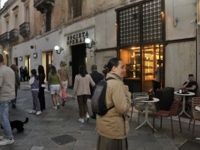 INDOVINA CHI VIENE A CENA? / “Ognuno di noi ha diritto all’emancipazione, alla libertà e al benessere. Questa è la vera  rivoluzione”