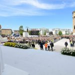 LEONE XIV AD ACERRA CITA LA LEZIONE DI PAPA FRANCESCO, RINGRAZIA LE ASSOCIAZIONI AMBIENTALISTE E INDICA A TUTTI LA NUOVA VIA DA SEGUIRE: “Quanti veleni sono venuti da un modello di crescita che ci ha lasciati più malati e più poveri”