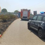 L’INCENDIO DEL GIORNO RIGUARDA LECCE: UN VASTO FRONTE DI FUOCO BRUCIA NELLA ZONA DI TORRE VENERI, FRA LE MARINE DI FRIGOLE E SAN CATALDO. “Non avvicinatevi!”