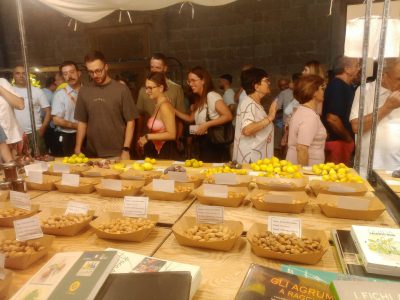 INDOVINA CHI VIENE A CENA? / RURALIA: LE ERBE SPONTANEE, IL FICO RIGATO E LA SUSINA DEL VESCOVO PAPPACODA