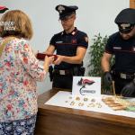 TENTATIVI DI TRUFFE AGLI ANZIANI, UNO STILLICIDIO QUOTIDIANO. MA CARABINIERI E POLIZIA HANNO SVENTATO DUE CASI A MESAGNE E AD ALESSANO: UN TRUFFATORE DENUNCIATO A PIEDE LIBERO, DUE INVECE IN CARCERE