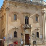 UN DECRETO DELLA PREFETTURA DI LECCE SOSPENDE ANDREA GUIDO DALLA CARICA DI  ASSESSORE. IL SINDACO ADRIANA POLI BORTONE NE PRENDE ATTO E TIENE PER SE’ LE DELEGHE